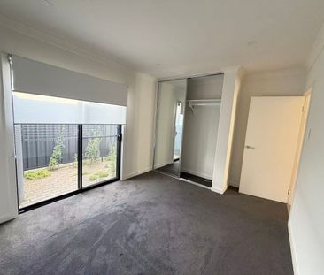 Modern 3-Bedroom Townhouse with Balcony, Ensuite & Double Parking - Photo 6