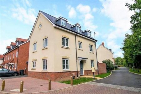 5 bedroom detached house to rent - Photo 4