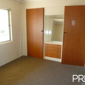Low-Maintenance 2 Bedroom Unit - Photo 3