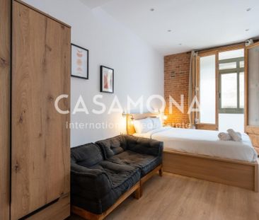 Co-living Room with a Private Bathroom in Gracia - Photo 3