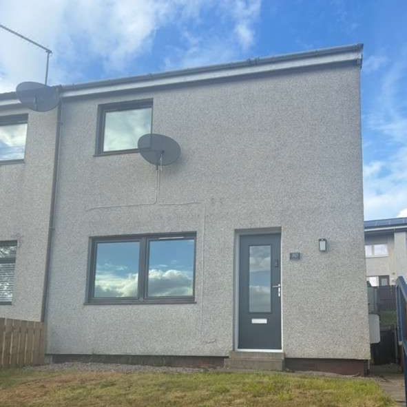 Modern semi detached house on the west side of Ellon. - Photo 1