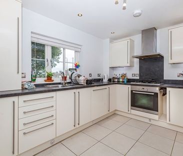 Beauchamp Lane, Cowley - Photo 2