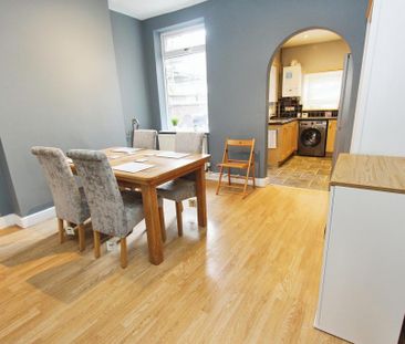 2 bedroom semi-detached house to rent - Photo 2