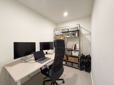 Modern One-Bedroom Apartment in the Heart of Melrose Park Plus Study - Photo 5