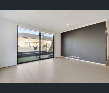 15 Bedford Way, Mickleham, Vic 3064 - Photo 3