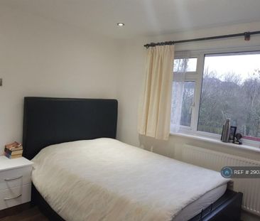 3 bedroom semi-detached house to rent - Photo 5