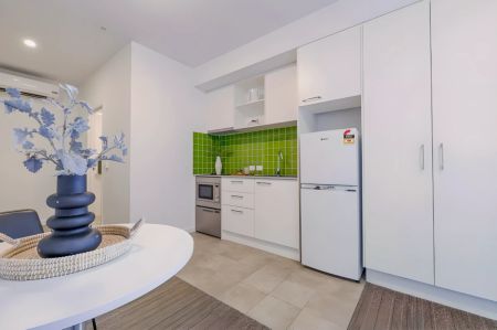 Premier Large Studio with Double Bed(High floor Level 16-20) - Photo 4