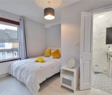 4 bedroom terraced house to rent - Photo 6