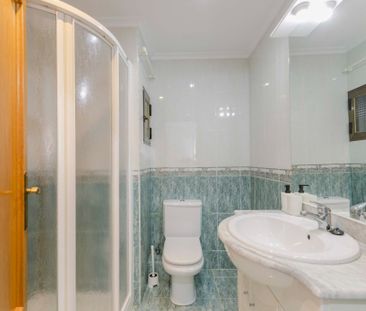 Spacious double room on Monestir de Poblet Street - Photo 2