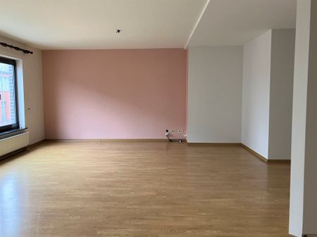 Zeer ruim appartement met 2 slaapkamers - Photo 2