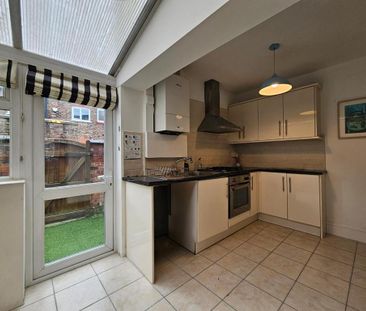 2 bedroom end of terrace house to rent - Photo 4