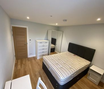 5 bedroom end of terrace house to rent - Photo 2