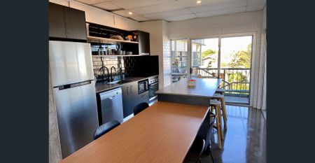 Surfer Views Apartment - Photo 5