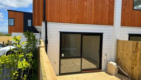 Spacious 2 bed room terrace house in Windy Ridge, 3 properties available! - Photo 3