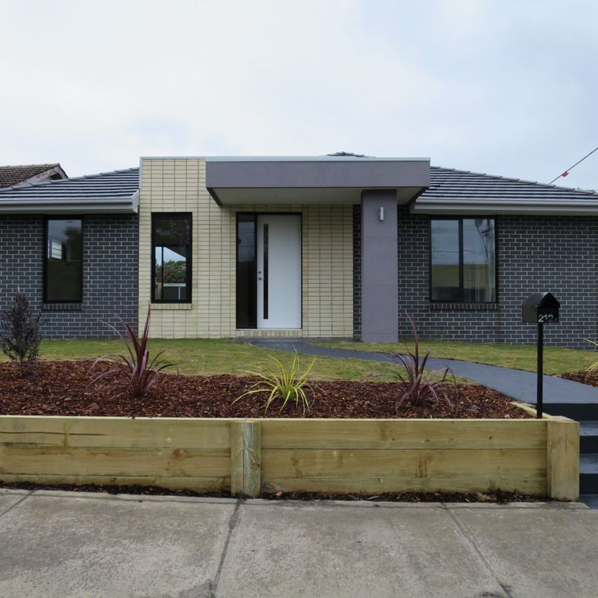 212A Huntingdale Road, Oakleigh VIC 3166 - Apartment For Rent | Domain - Photo 1