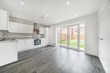 4 bedroom link detached house to rent - Photo 5