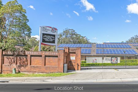 Grand family home with tennis court in Beecroft Public Catchment - Photo 5