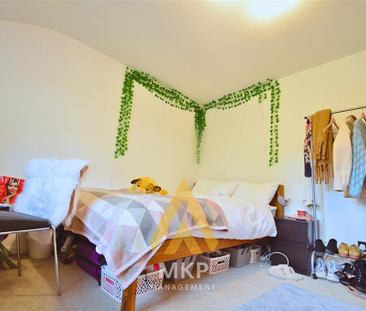 4 bedroom semi-detached house to rent - Photo 4