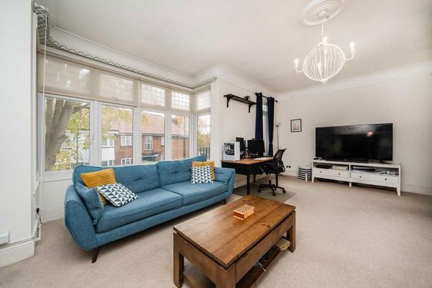 3 bedroom flat to rent - Photo 1