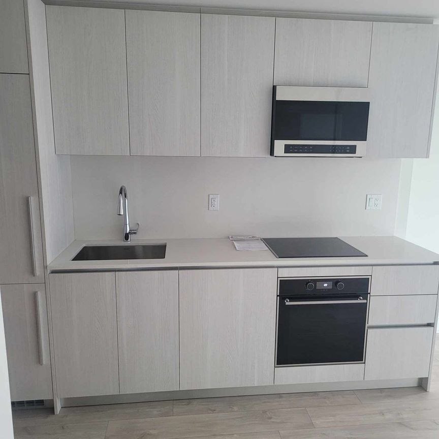 For Lease - 8 Cumberland Street Unit# 3001, Toronto, Ontario - Photo 1