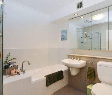 Spacious & Light-Filled Apartment in Convenient North Gosford Location - Photo 6