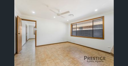 Spacious Family Residence! - Photo 2