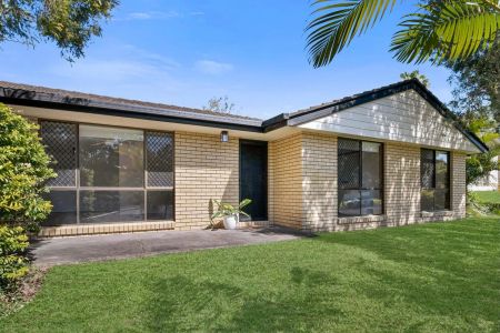 Charming Suburban Family Home: Perfect Blend of Tranquillity and Convenience! - Photo 3