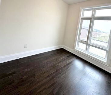 For Lease - 37 Schmeltzer Crescent, Richmond Hill, Ontario - Photo 1