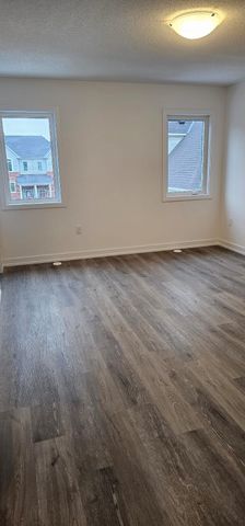 For Lease - 27 Lyall Stokes Circle, East Gwillimbury, Ontario - Photo 5