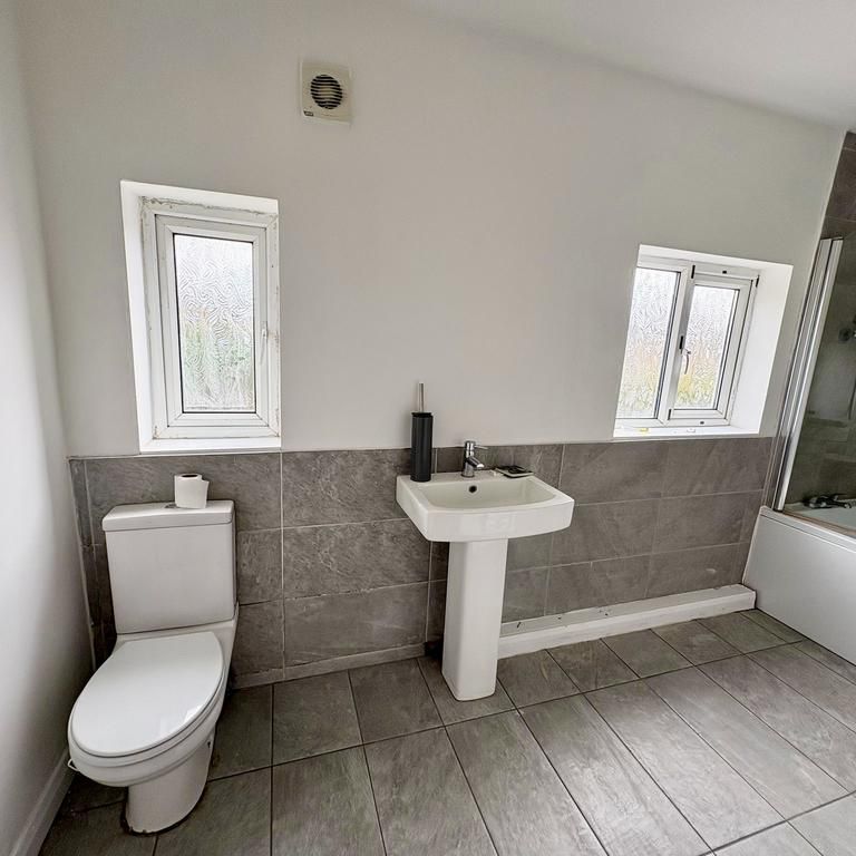 3 bedroom terraced house to rent - Photo 1