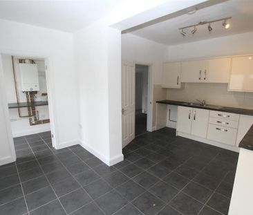 3 bedroom detached house to rent - Photo 3