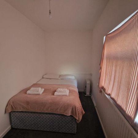 2 bedroom apartment to rent - Photo 4