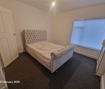 Cross Flatts Crescent, Leeds - Photo 3