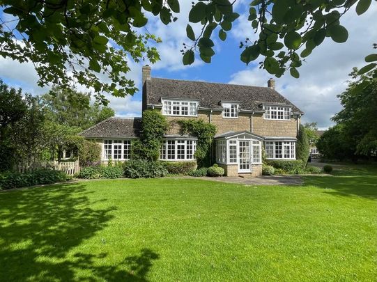 5 bedroom detached house to rent - Photo 1