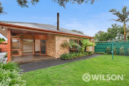 8 Tuck Street, Cheltenham VIC 3192 - House For Rent | Domain - Photo 2