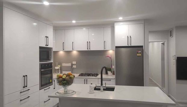 Modern 3-Bedroom Fully Furnished Home – Available - Photo 1