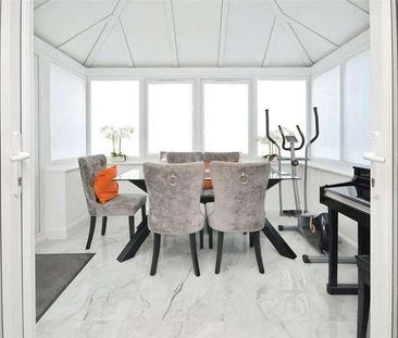 Savoy Grove, Hornchurch, Essex, RM11 - Photo 5