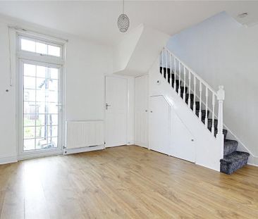 3 bedroom end of terrace house to rent - Photo 2