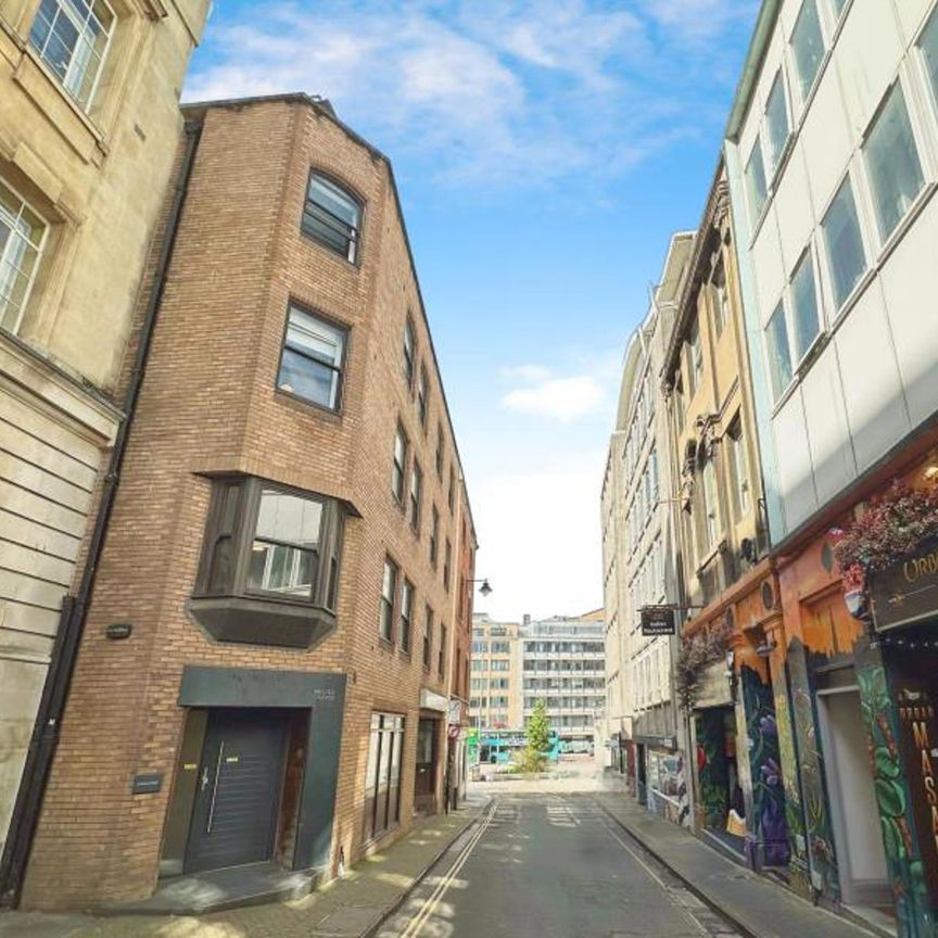 50% off your first month’s rent if you sign up in April! An excellent property ready to move in for the 25/26 academic year. - Photo 1