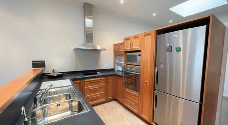 Inner City Living at it's very Best - Photo 4