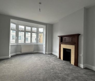3 bedroom flat to rent - Photo 4