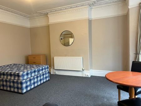 Studio Flat, Walsingham Road, BS6 - Photo 3