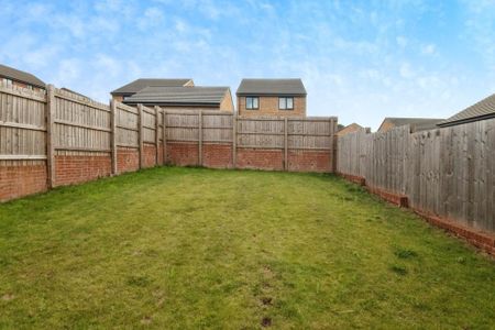 3 bedroom semi-detached house to rent - Photo 3