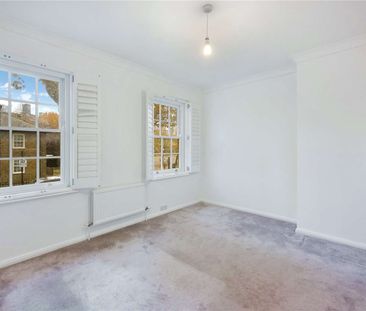 Superbly presented 3 bedroom house with garden and conservatory. - Photo 5