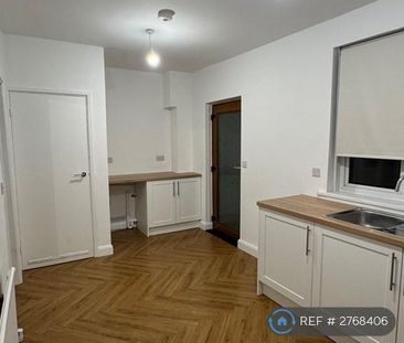 2 bedroom semi-detached house to rent - Photo 3