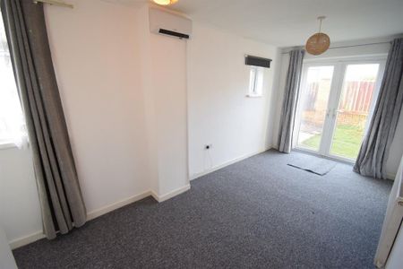 2 bedroom ground floor flat to rent - Photo 5