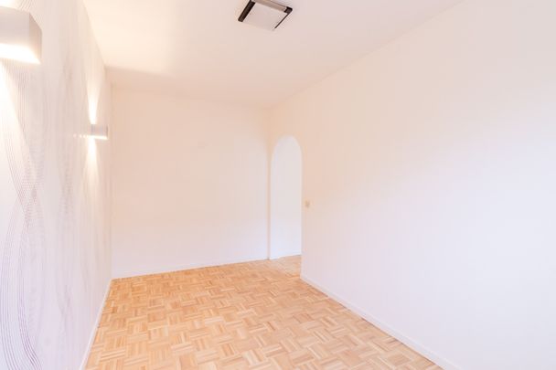 Ruim 1 slaapkamer-appartement met terras en garagebox! - Foto 1