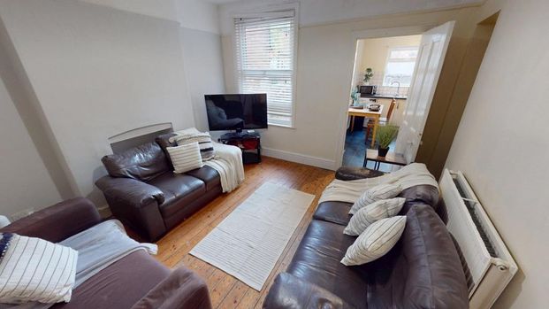 4 bedroom property to rent - Photo 1