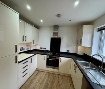 2 bedroom coach house to rent - Photo 2