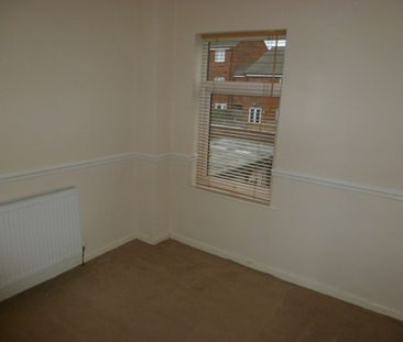 Terraced House to rent on - Photo 6